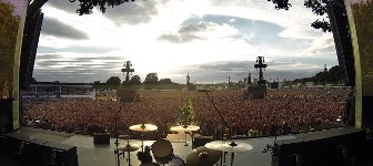 Green Day Crowd Singing Bohemian Rhapsody