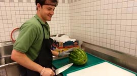 Wassermelone aufschneiden in 21 Sekunden