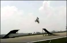 motorrad stunt, flugzeug