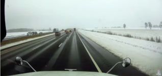 Schneeflug Autobahn Unfall