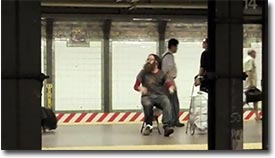 Unsichtbares Schlagzeug in der U-Bahn-Station